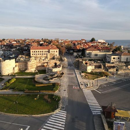 נסבר Family Hotel Lebed מראה חיצוני תמונה
