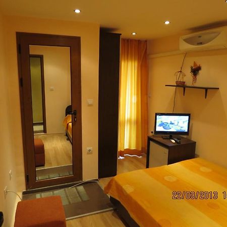 נסבר Family Hotel Lebed חדר תמונה