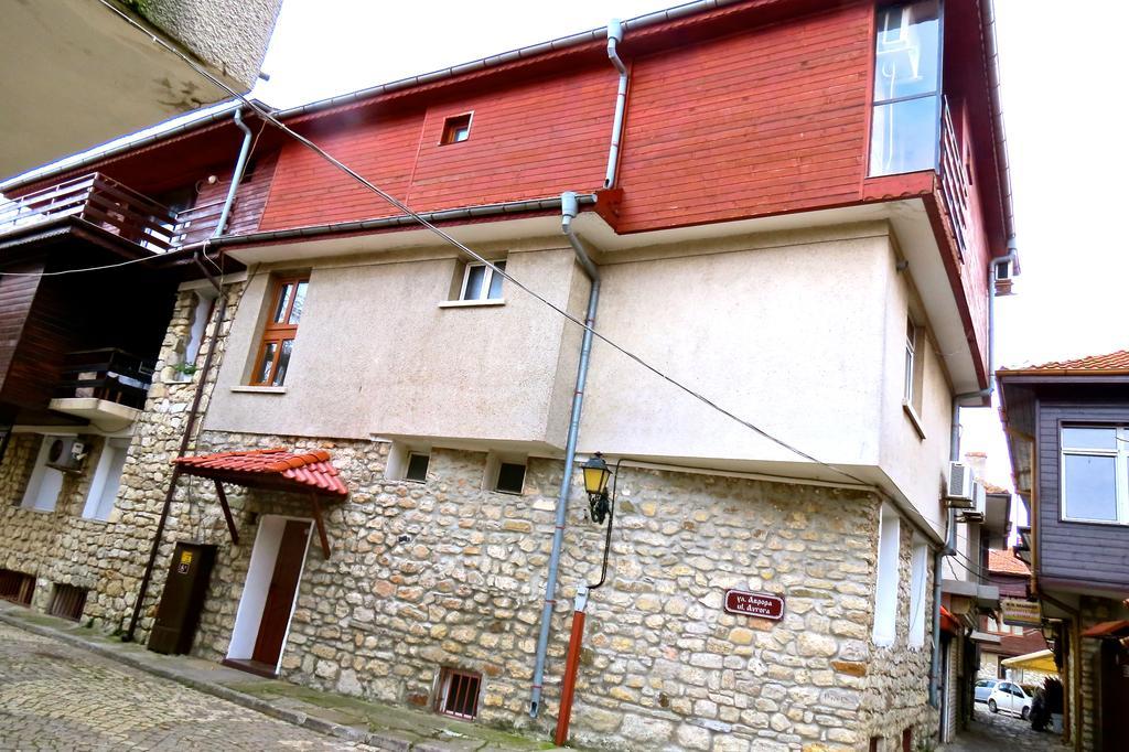 נסבר Family Hotel Lebed מראה חיצוני תמונה
