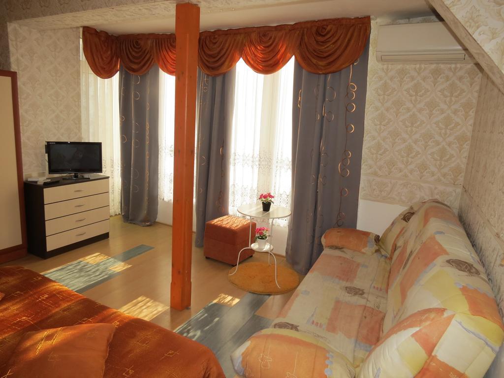 נסבר Family Hotel Lebed חדר תמונה