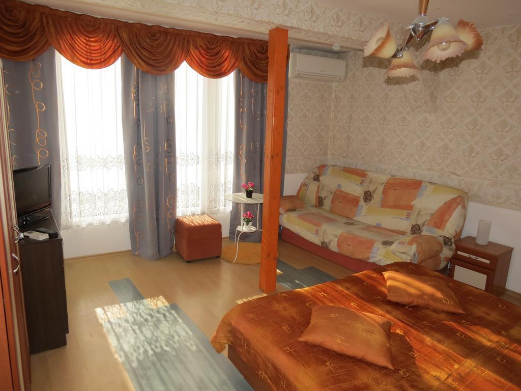 נסבר Family Hotel Lebed חדר תמונה