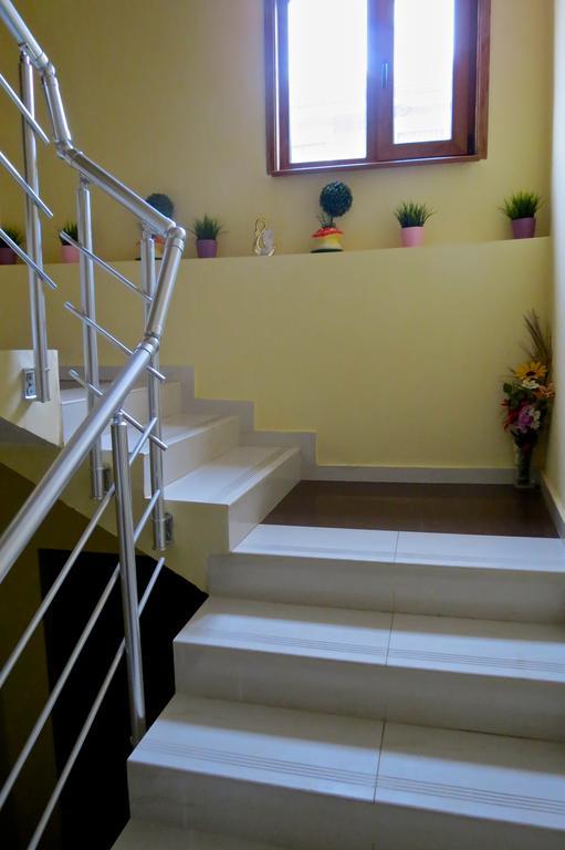 נסבר Family Hotel Lebed מראה חיצוני תמונה