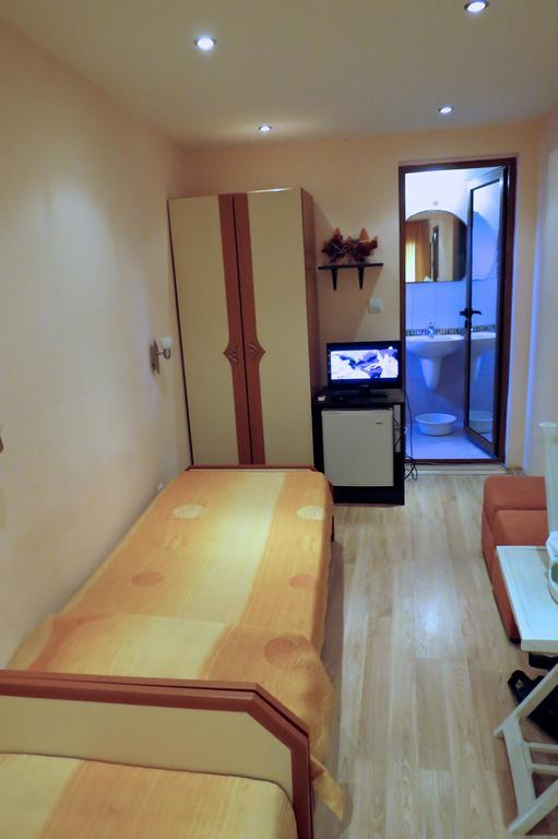 נסבר Family Hotel Lebed חדר תמונה