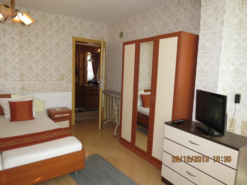 נסבר Family Hotel Lebed חדר תמונה